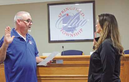 emonial swearing in ceremony for Rachel Geiger, who was appointed to replace Trustee Bob Bethel. begin the meeting, Trustee Andy Glenn performed a cer-