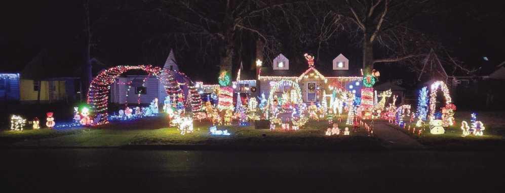 Journal sports reporter takes top honors in holiday decorating contest