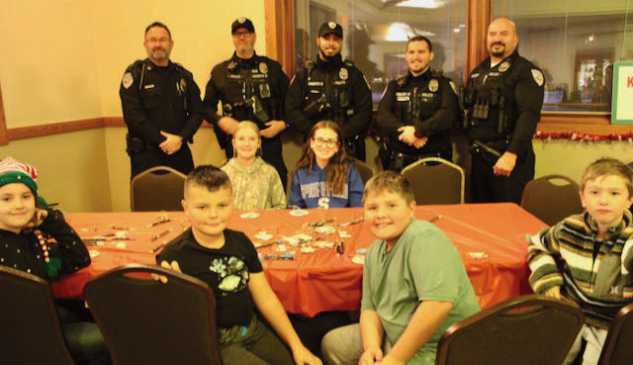 Holland community celebrates 20th annual tree lighting